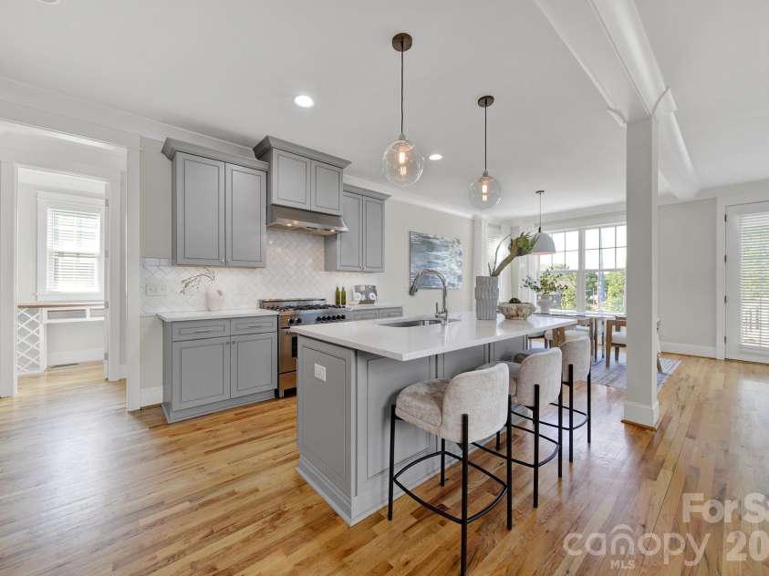 532 Melbourne Court, Charlotte, NC 28209.  MLS# CAR4370815, YatesRealty ID 15233. 