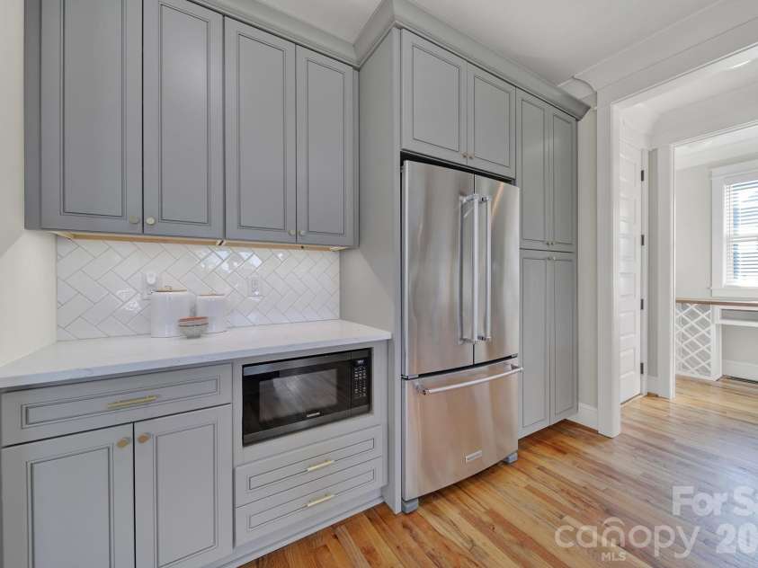 532 Melbourne Court, Charlotte, NC 28209.  MLS# CAR4370815, YatesRealty ID 15233. 