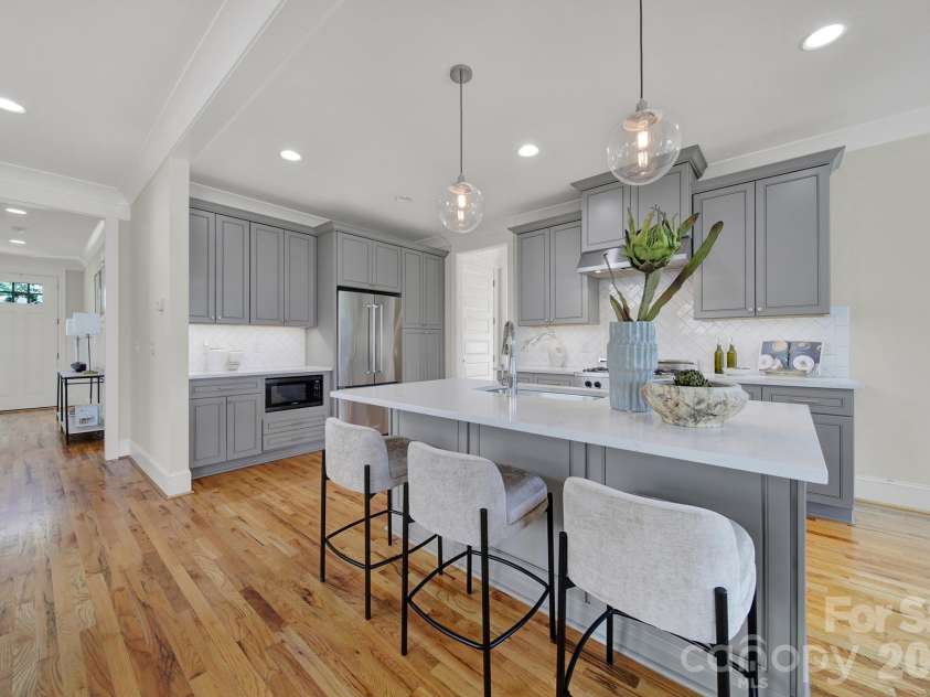 532 Melbourne Court, Charlotte, NC 28209.  MLS# CAR4370815, YatesRealty ID 15233. 