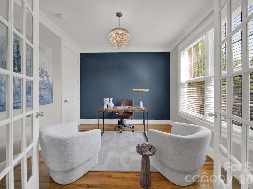 532 Melbourne Court, Charlotte, NC 28209.  MLS# CAR4370815, YatesRealty ID 15233. 