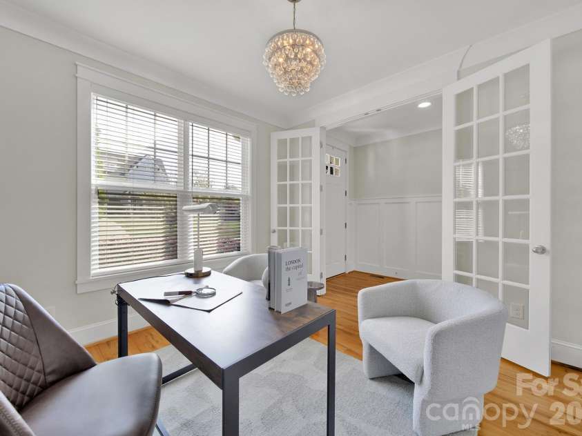 532 Melbourne Court, Charlotte, NC 28209.  MLS# CAR4370815, YatesRealty ID 15233. 