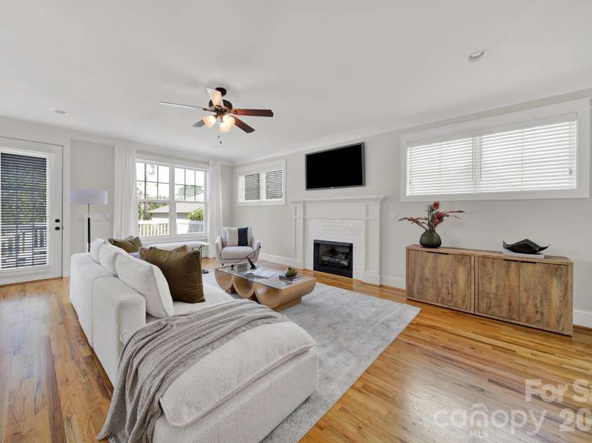 532 Melbourne Court, Charlotte, NC 28209.  MLS# CAR4370815, YatesRealty ID 15233. 