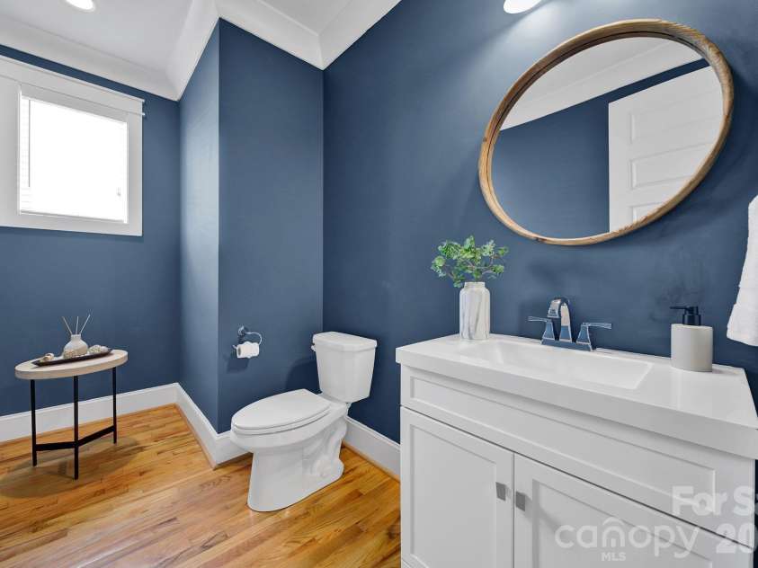 532 Melbourne Court, Charlotte, NC 28209.  MLS# CAR4370815, YatesRealty ID 15233. 