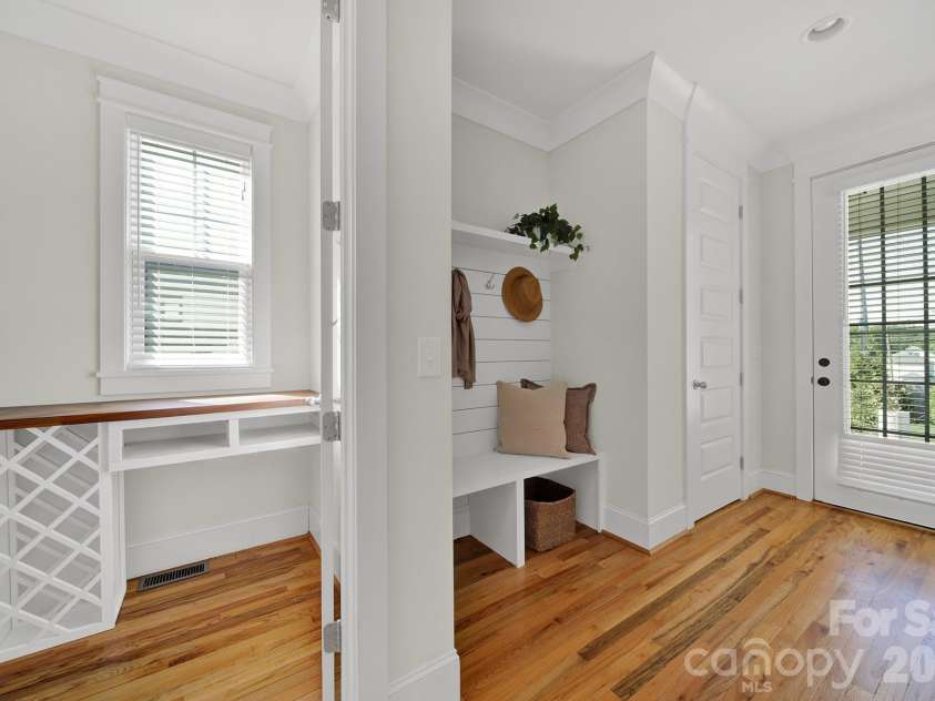 532 Melbourne Court, Charlotte, NC 28209.  MLS# CAR4370815, YatesRealty ID 15233. 