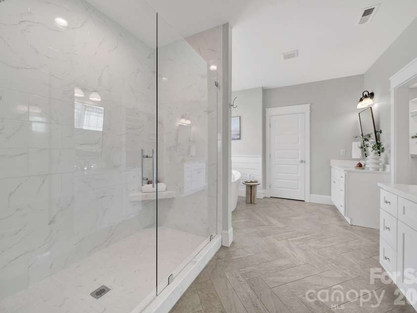 532 Melbourne Court, Charlotte, NC 28209.  MLS# CAR4370815, YatesRealty ID 15233. 