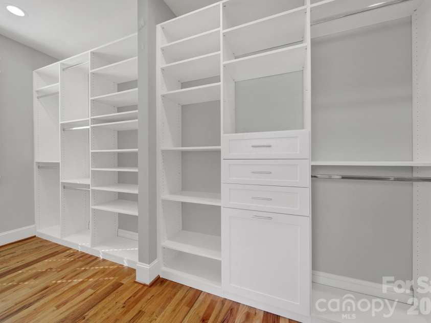 532 Melbourne Court, Charlotte, NC 28209.  MLS# CAR4370815, YatesRealty ID 15233. 
