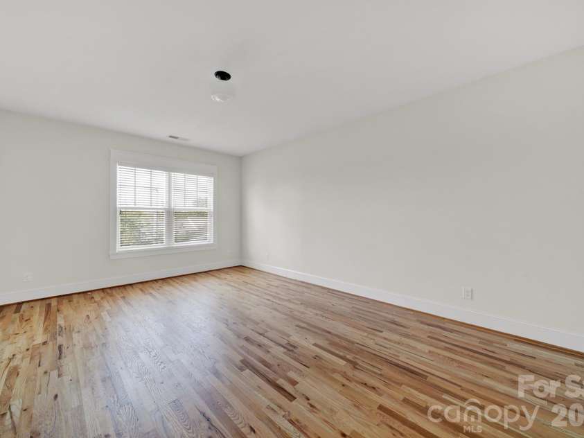 532 Melbourne Court, Charlotte, NC 28209.  MLS# CAR4370815, YatesRealty ID 15233. 