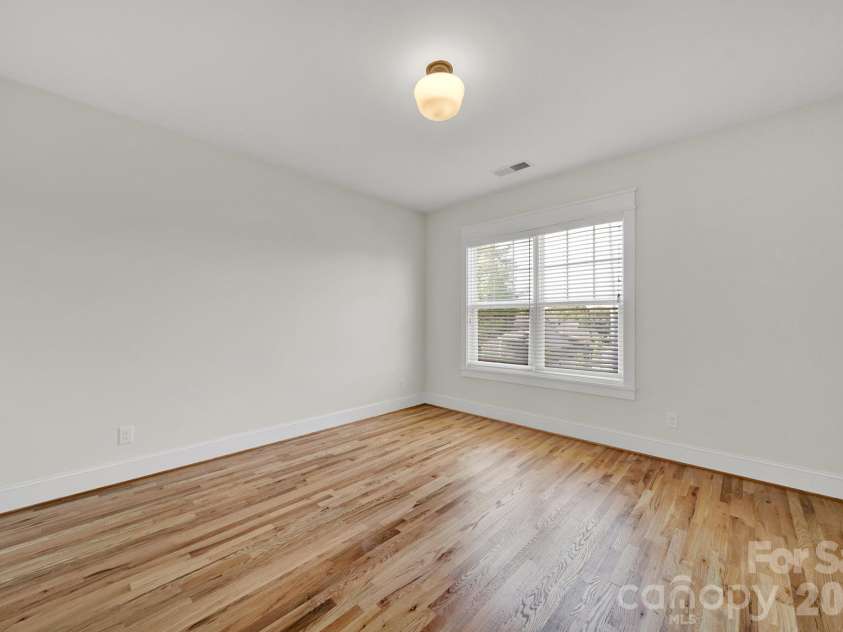 532 Melbourne Court, Charlotte, NC 28209.  MLS# CAR4370815, YatesRealty ID 15233. 