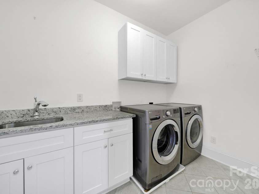 532 Melbourne Court, Charlotte, NC 28209.  MLS# CAR4370815, YatesRealty ID 15233. 