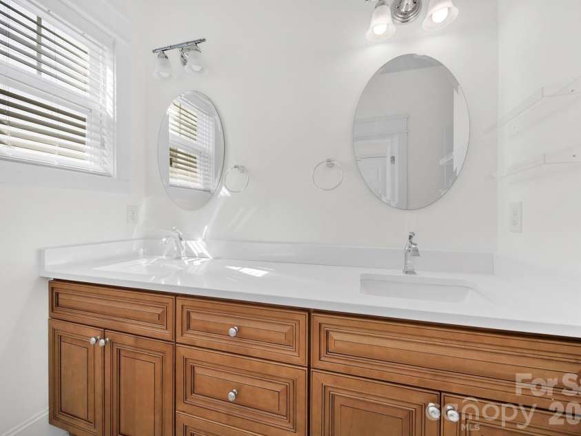 532 Melbourne Court, Charlotte, NC 28209.  MLS# CAR4370815, YatesRealty ID 15233. 