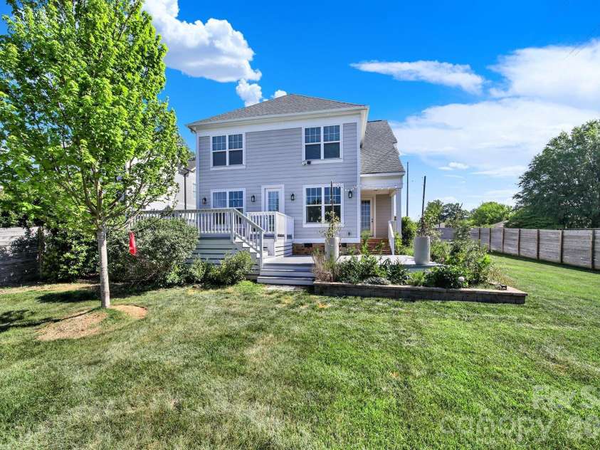 532 Melbourne Court, Charlotte, NC 28209.  MLS# CAR4370815, YatesRealty ID 15233. 