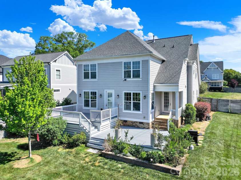 532 Melbourne Court, Charlotte, NC 28209.  MLS# CAR4370815, YatesRealty ID 15233. 