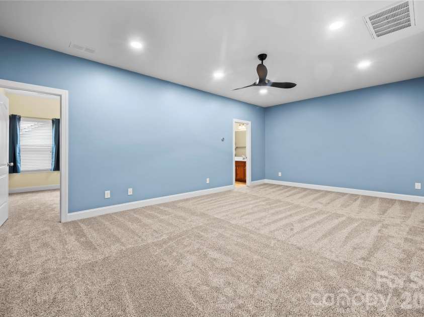 7017 Hyde Park Drive, Indian Trail, NC 28079.  MLS# CAR4369830, YatesRealty ID 15235. Loft area