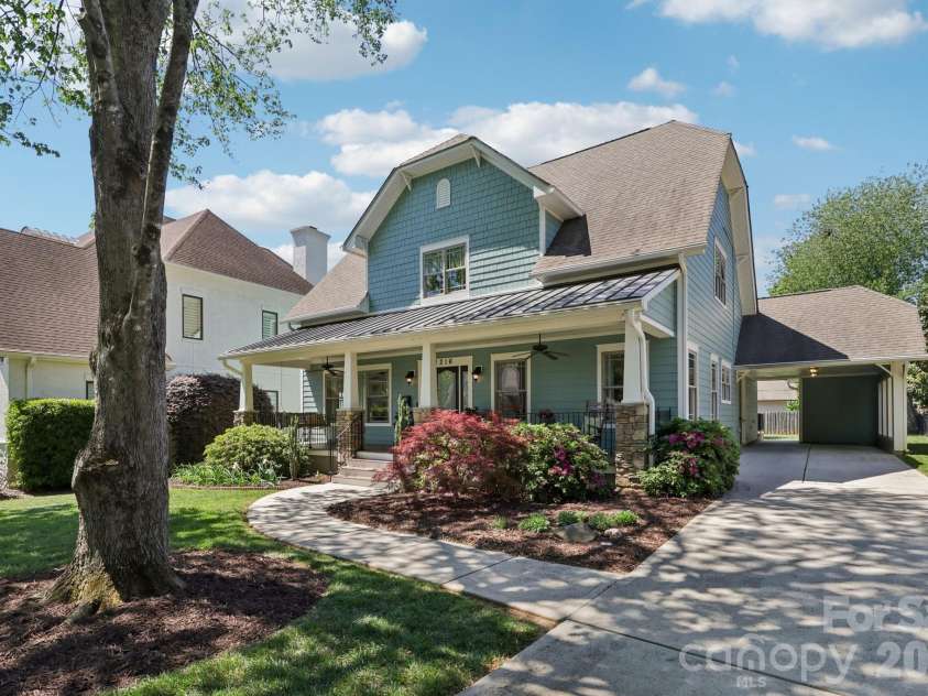 2216 Springdale Avenue, Charlotte, NC 28203.  MLS# CAR4367616, YatesRealty ID 15236. 