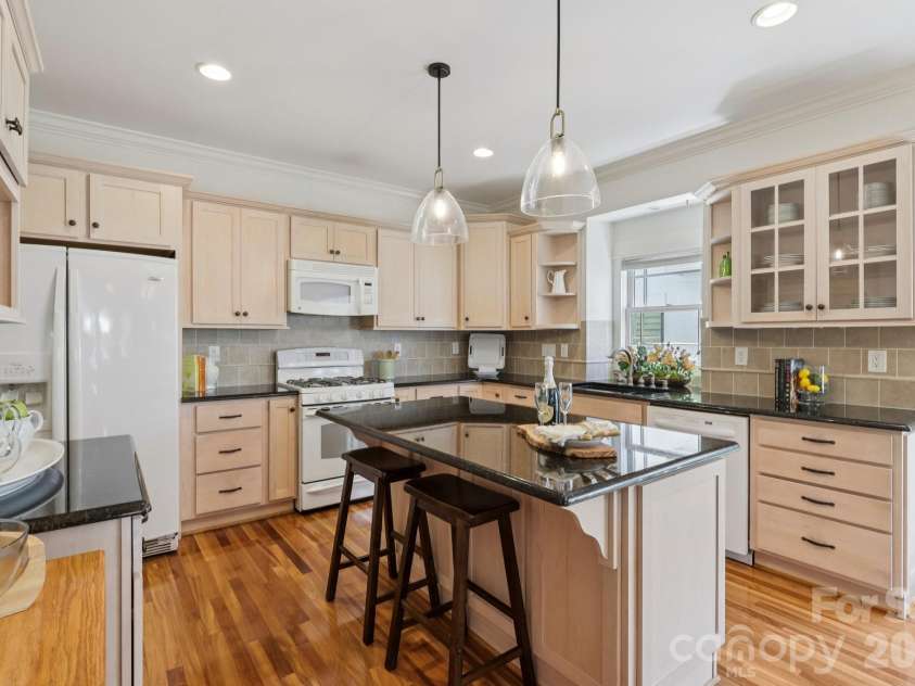2216 Springdale Avenue, Charlotte, NC 28203.  MLS# CAR4367616, YatesRealty ID 15236. 