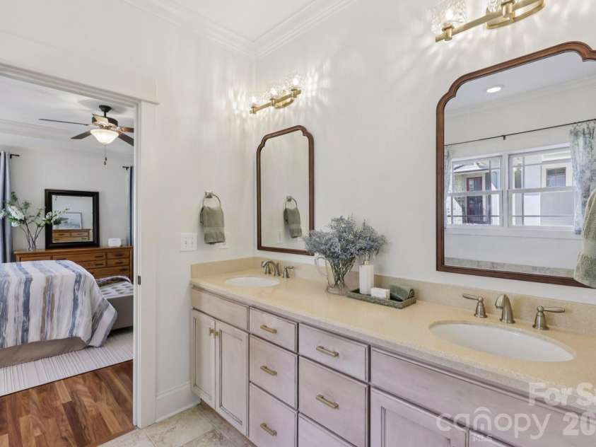 2216 Springdale Avenue, Charlotte, NC 28203.  MLS# CAR4367616, YatesRealty ID 15236. 