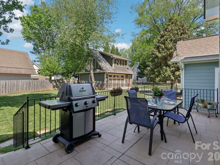 2216 Springdale Avenue, Charlotte, NC 28203.  MLS# CAR4367616, YatesRealty ID 15236. 