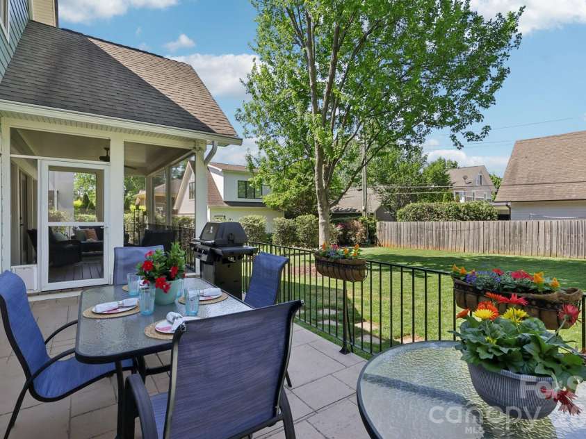 2216 Springdale Avenue, Charlotte, NC 28203.  MLS# CAR4367616, YatesRealty ID 15236. 