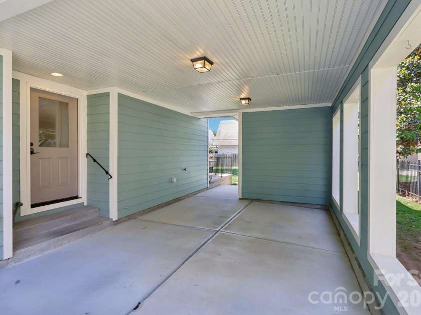 2216 Springdale Avenue, Charlotte, NC 28203.  MLS# CAR4367616, YatesRealty ID 15236. 