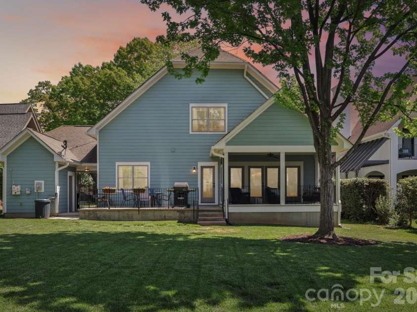 2216 Springdale Avenue, Charlotte, NC 28203.  MLS# CAR4367616, YatesRealty ID 15236. 