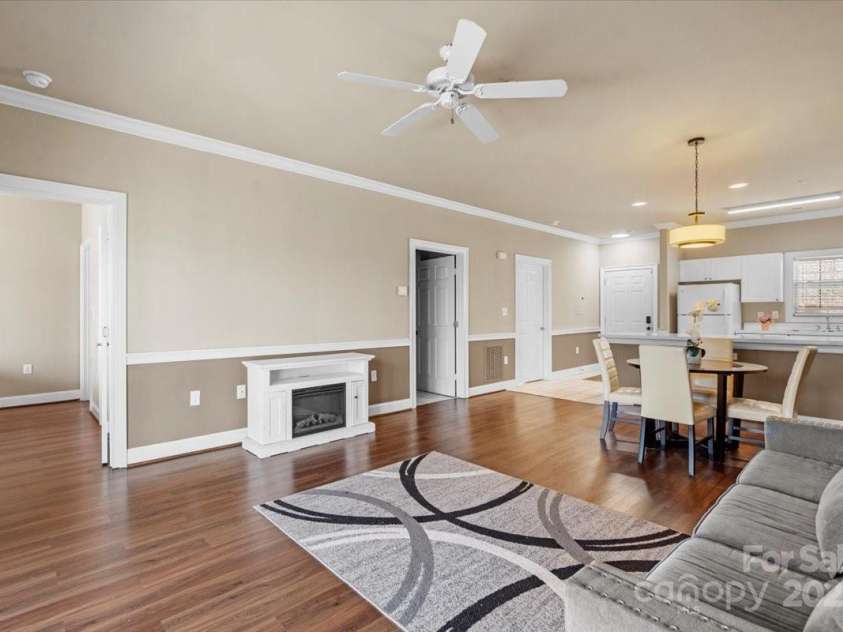 8923 Meadow Vista Road, Charlotte, NC 28213.  MLS# CAR4228042, YatesRealty ID 15237. 