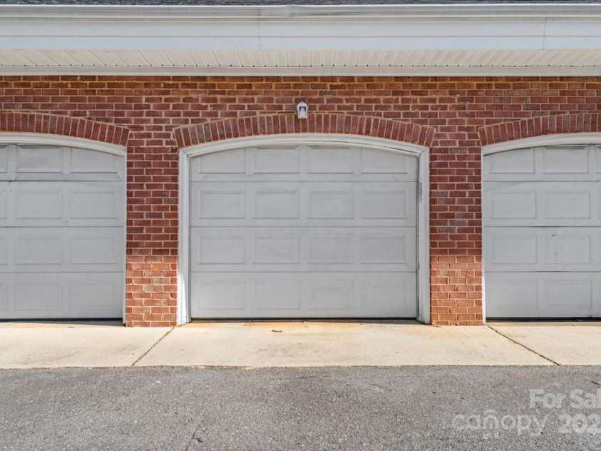 8923 Meadow Vista Road, Charlotte, NC 28213.  MLS# CAR4228042, YatesRealty ID 15237. 