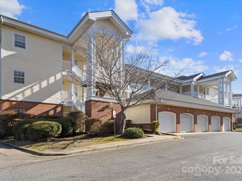 8923 Meadow Vista Road, Charlotte, NC 28213.  MLS# CAR4228042, YatesRealty ID 15237. 