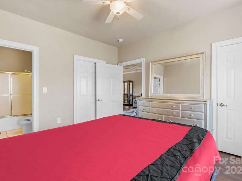 8923 Meadow Vista Road, Charlotte, NC 28213.  MLS# CAR4228042, YatesRealty ID 15237. Bedroo, w/ En Suite Bathroom
