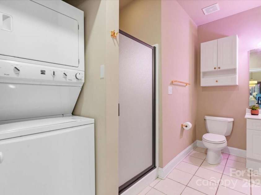 8923 Meadow Vista Road, Charlotte, NC 28213.  MLS# CAR4228042, YatesRealty ID 15237. Hall Bathroom w/ Laundry Closet Ajar
