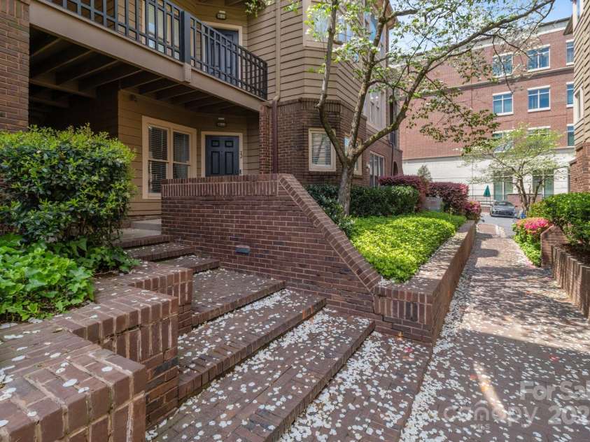 1109 Morehead Street, Charlotte, NC 28204.  MLS# CAR4244461, YatesRealty ID 15238. 