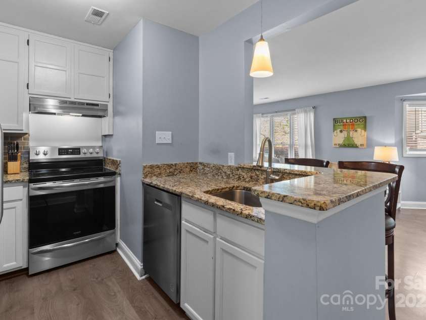 1109 Morehead Street, Charlotte, NC 28204.  MLS# CAR4244461, YatesRealty ID 15238. 
