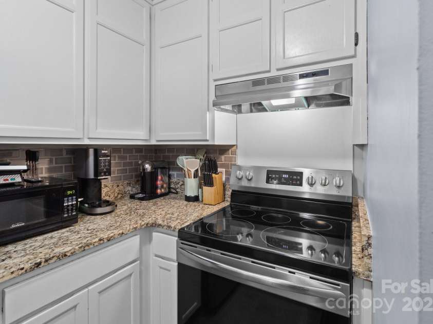 1109 Morehead Street, Charlotte, NC 28204.  MLS# CAR4244461, YatesRealty ID 15238. 