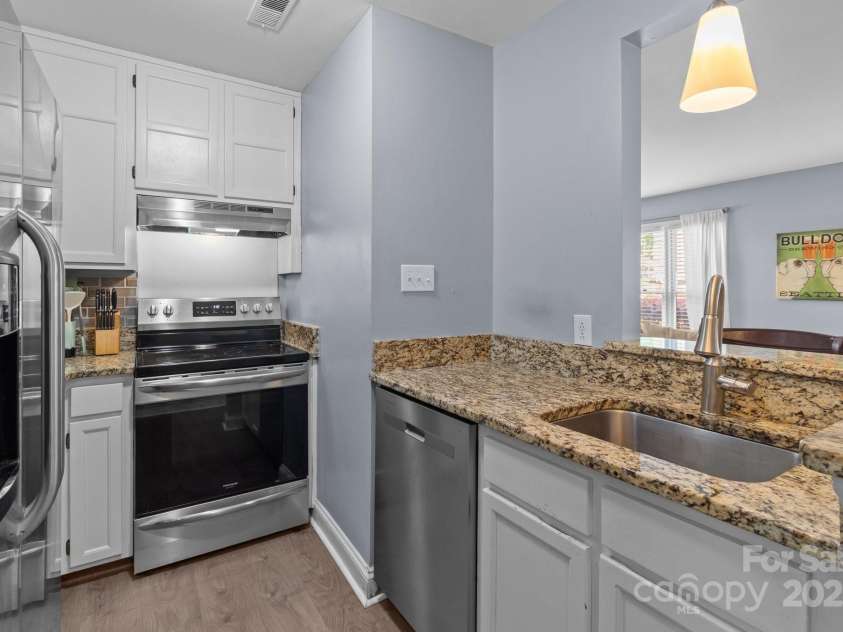 1109 Morehead Street, Charlotte, NC 28204.  MLS# CAR4244461, YatesRealty ID 15238. 