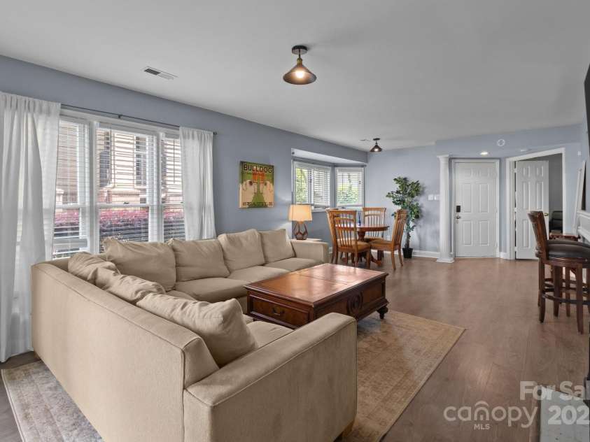 1109 Morehead Street, Charlotte, NC 28204.  MLS# CAR4244461, YatesRealty ID 15238. 