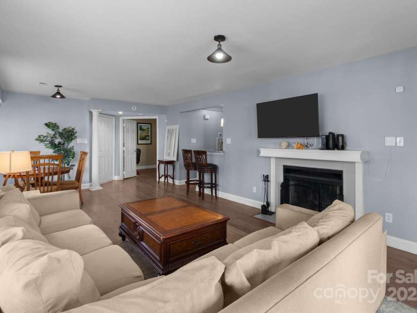 1109 Morehead Street, Charlotte, NC 28204.  MLS# CAR4244461, YatesRealty ID 15238. 