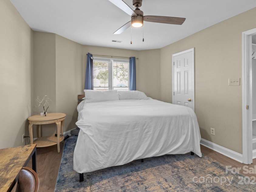 1109 Morehead Street, Charlotte, NC 28204.  MLS# CAR4244461, YatesRealty ID 15238. 