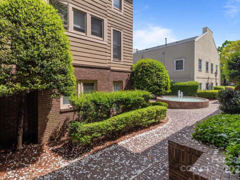 1109 Morehead Street, Charlotte, NC 28204.  MLS# CAR4244461, YatesRealty ID 15238. 