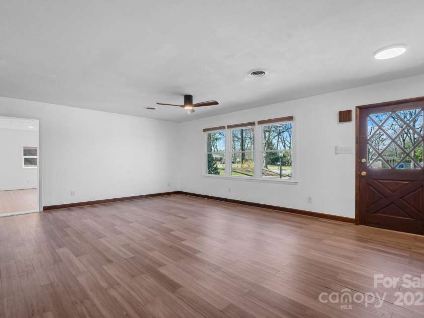 2530 31st Street Drive, Hickory, NC 28601.  MLS# CAR4231515, YatesRealty ID 15239. 