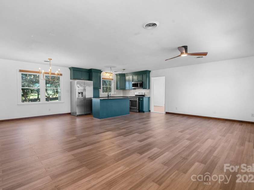 2530 31st Street Drive, Hickory, NC 28601.  MLS# CAR4231515, YatesRealty ID 15239. 