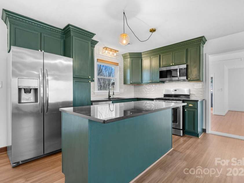 2530 31st Street Drive, Hickory, NC 28601.  MLS# CAR4231515, YatesRealty ID 15239. 