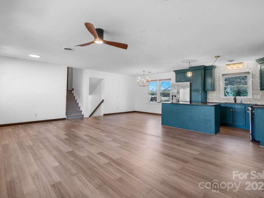 2530 31st Street Drive, Hickory, NC 28601.  MLS# CAR4231515, YatesRealty ID 15239. 