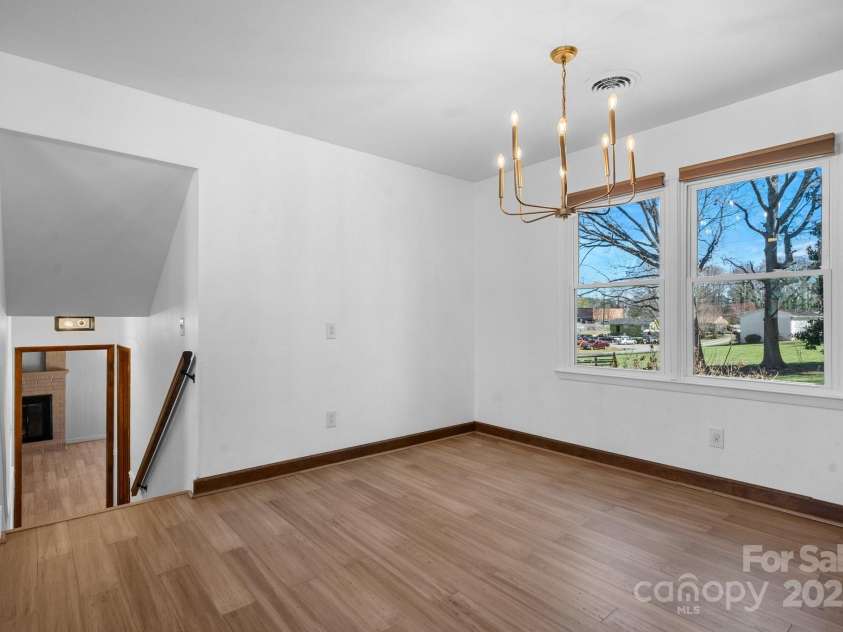 2530 31st Street Drive, Hickory, NC 28601.  MLS# CAR4231515, YatesRealty ID 15239. 