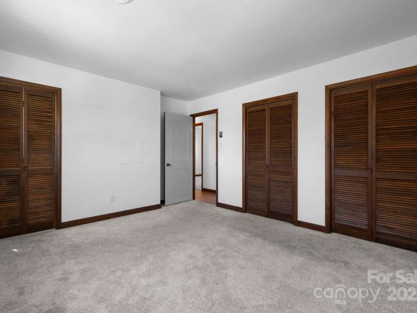 2530 31st Street Drive, Hickory, NC 28601.  MLS# CAR4231515, YatesRealty ID 15239. 