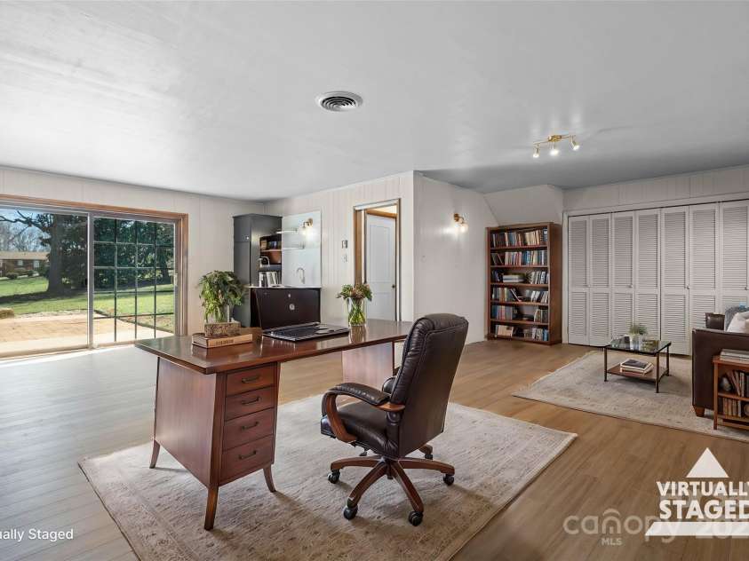 2530 31st Street Drive, Hickory, NC 28601.  MLS# CAR4231515, YatesRealty ID 15239. 