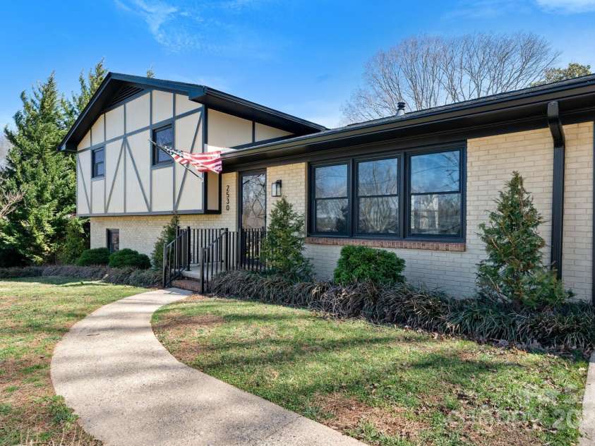 2530 31st Street Drive, Hickory, NC 28601.  MLS# CAR4231515, YatesRealty ID 15239. 