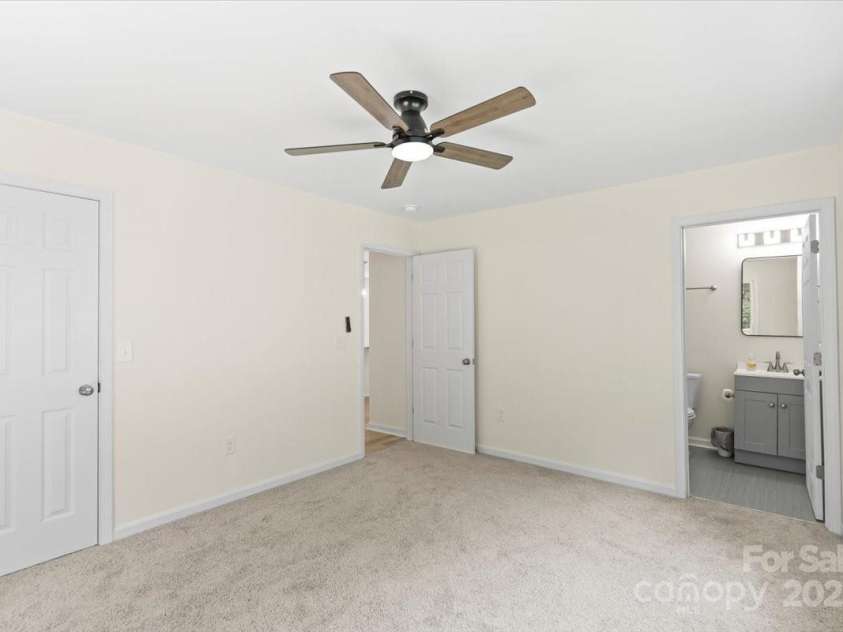 40 Magnolia Street, York, SC 29745.  MLS# CAR4291281, YatesRealty ID 15239. Owner's Suite