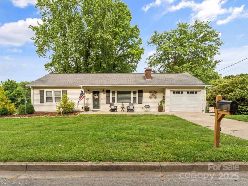 116 Lenoir Road, Morganton, NC 28655.  MLS# CAR4260146, YatesRealty ID 15240. 