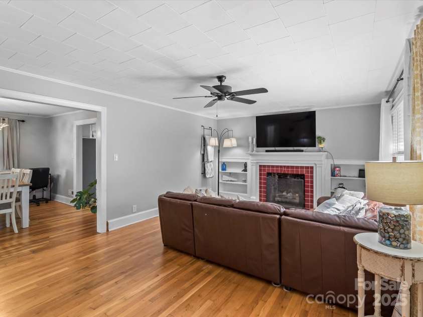 116 Lenoir Road, Morganton, NC 28655.  MLS# CAR4260146, YatesRealty ID 15240. 
