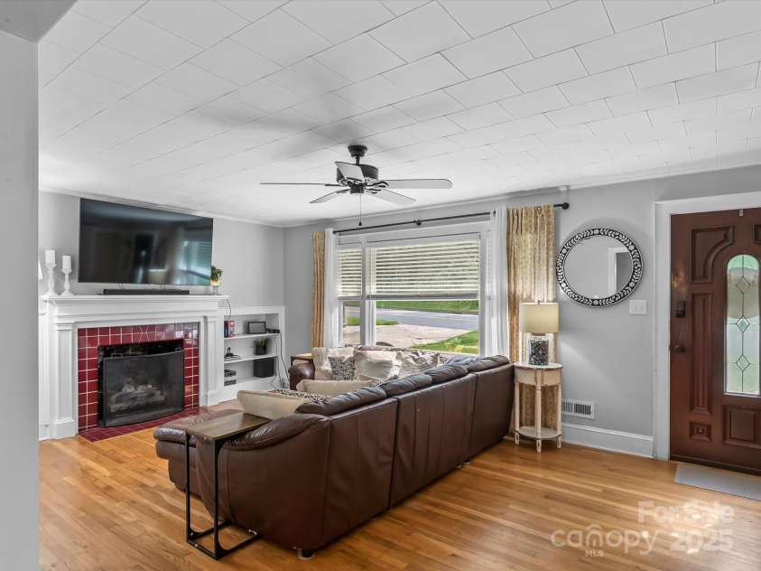 116 Lenoir Road, Morganton, NC 28655.  MLS# CAR4260146, YatesRealty ID 15240. 