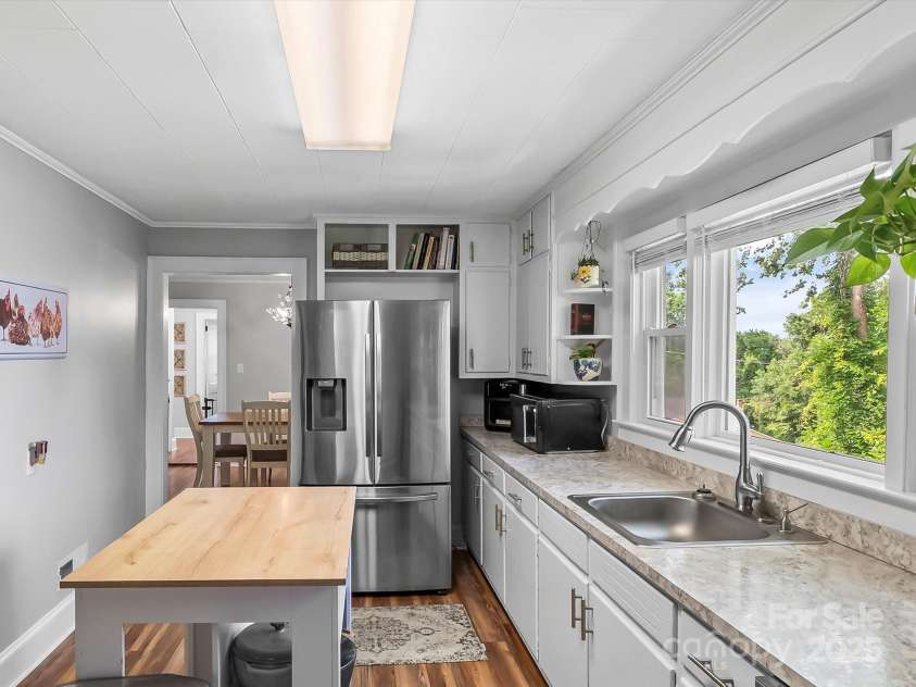 116 Lenoir Road, Morganton, NC 28655.  MLS# CAR4260146, YatesRealty ID 15240. 